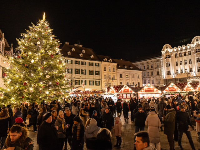 Vianočné trhy sobota večer Bratislava