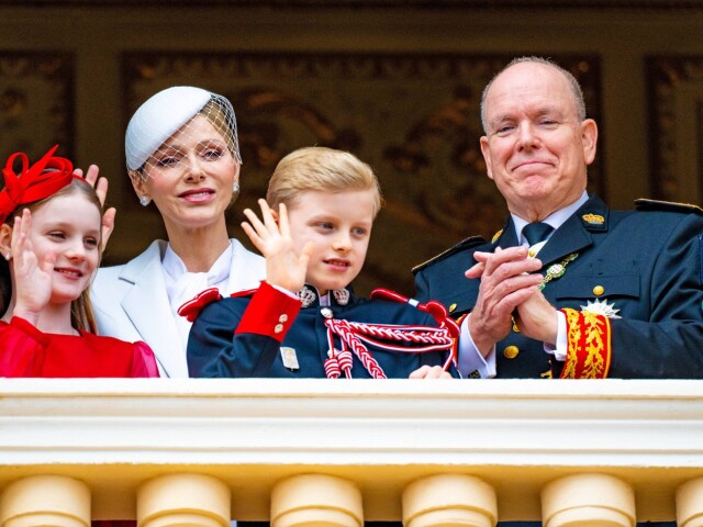 Knieža Albert II., jeho manželka Charlene a ich deti - dvojičky princ Jacques a princezná Gabriella