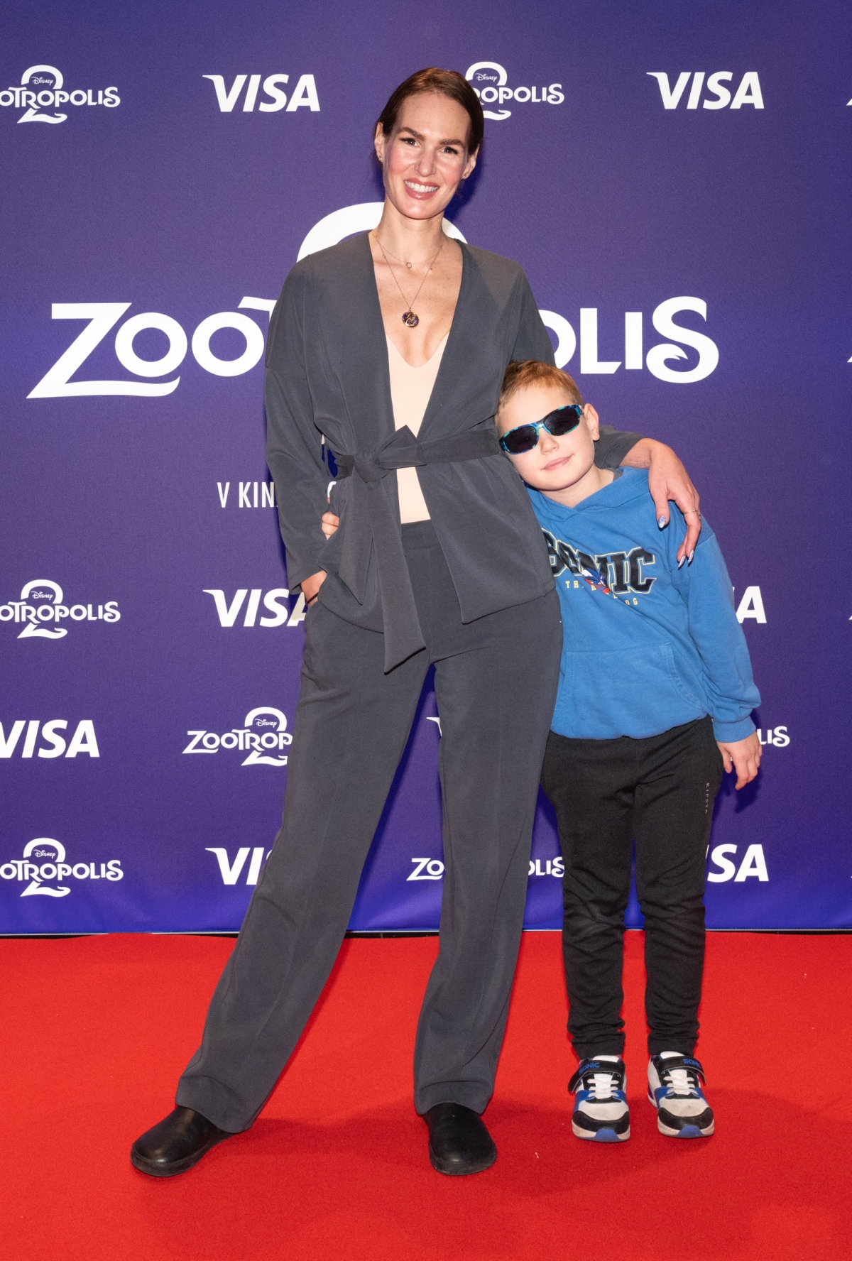 Lenka Moderátorka Lenka Debnárová so synom. 