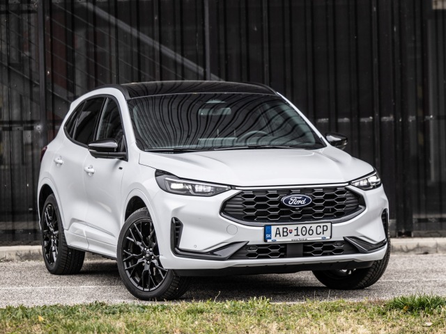 Ford Kuga PHEV - test 2025