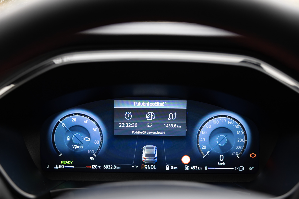Ford Kuga PHEV - test 2025