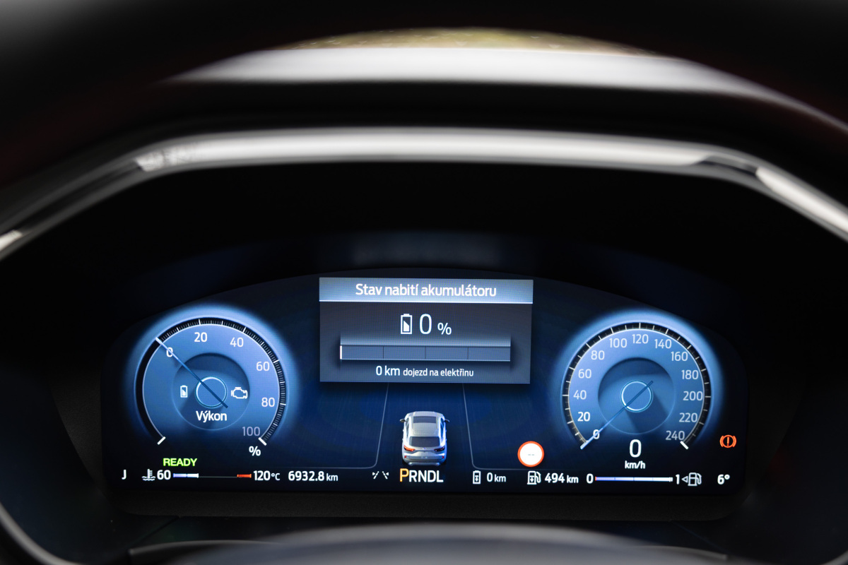 Ford Kuga PHEV - test 2025