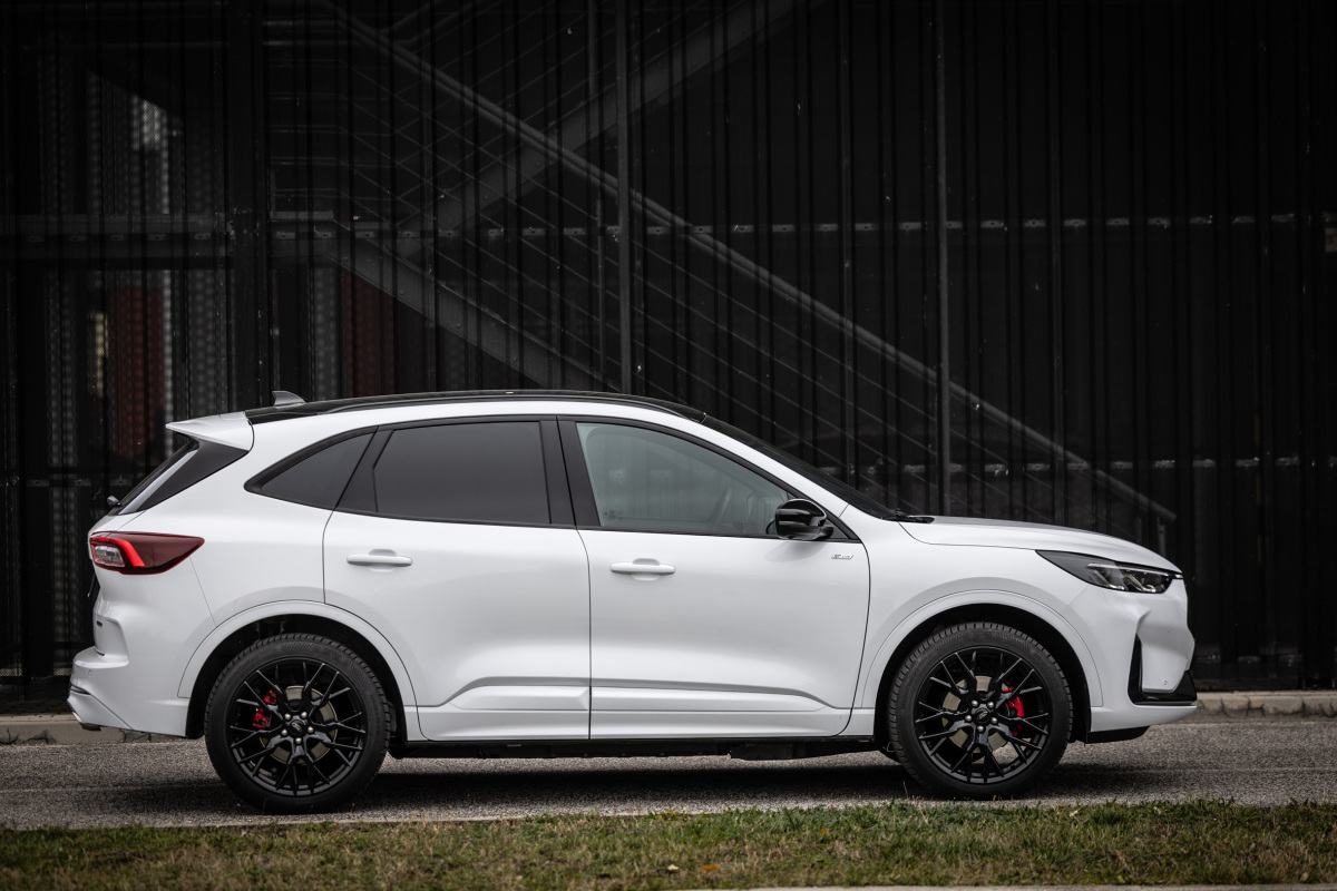 Ford Kuga PHEV - test 2025