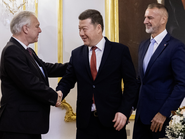 SR NRSR Raši PSP ČR Okamura Rakúsko Rosenkranz prijatie BAX