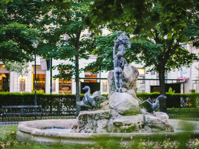 Bratislava, Šafárikovo námestie, Kačacia fontána