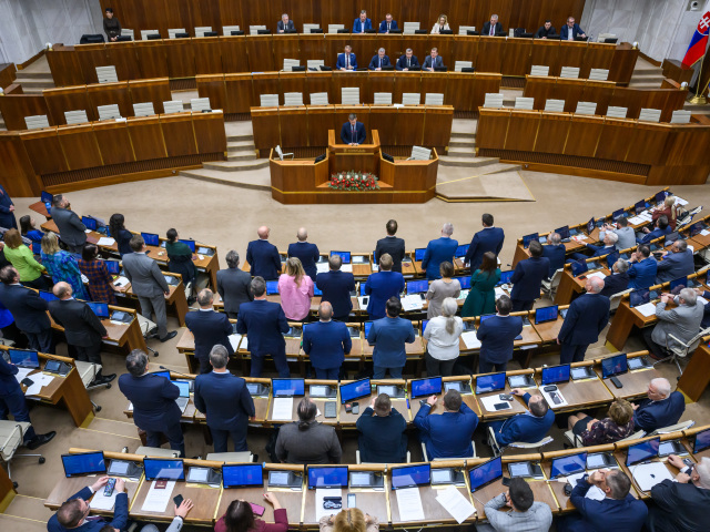 SR NRSR zákon zmena ÚOO prelomenie veto schválenie BAX