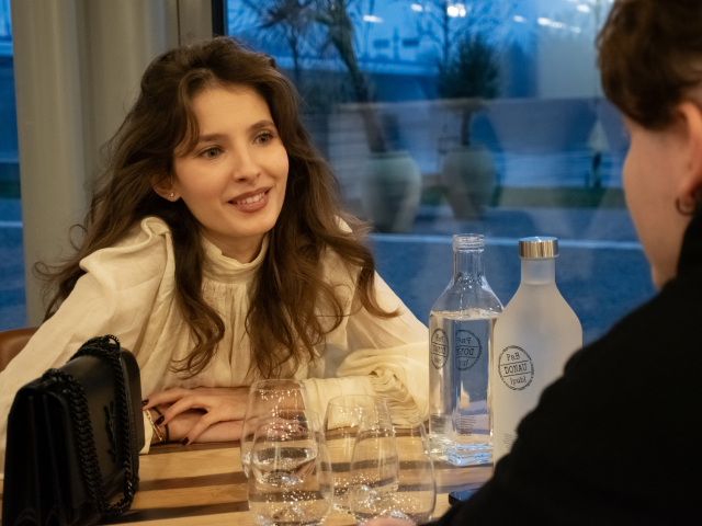 Herečka Sara Sandeva počas rozhovoru pre denník Pravda.