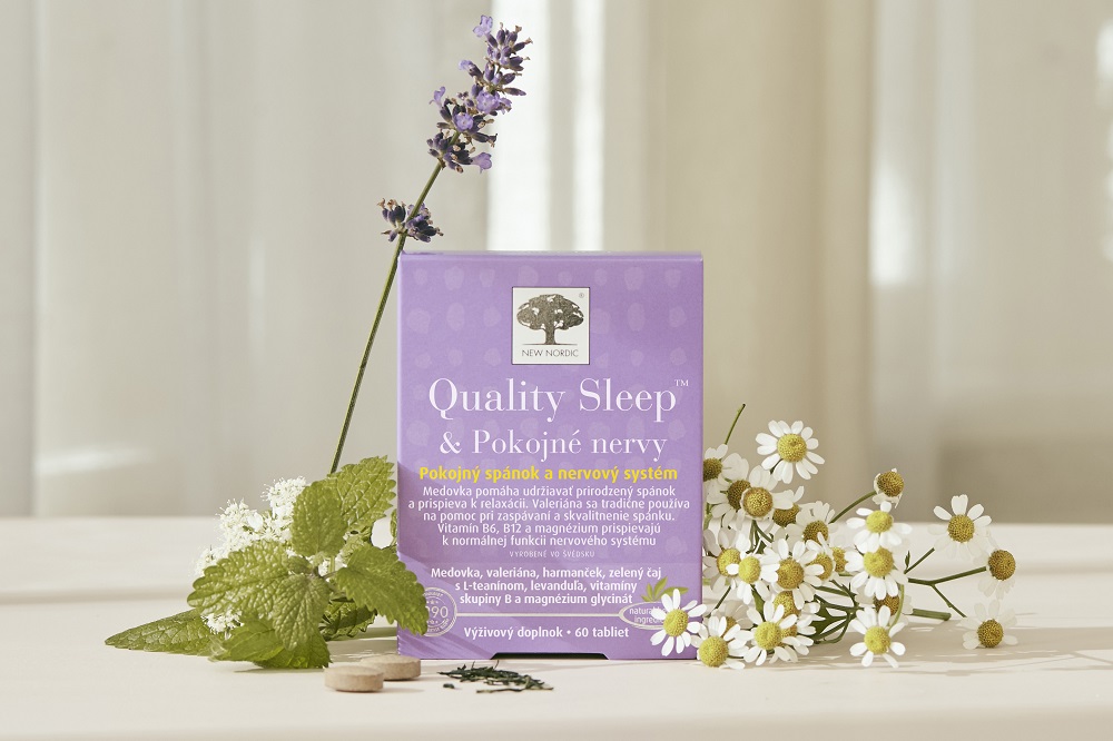 Quality Sleep™ & Pokojné Nervy obsahuje jedinečnú kombináciu rastlinných extraktov – z medovky, valeriány, levandule, harmančeka a zeleného čaju – spolu s magnéziom vo forme bisglycinátu a vitamínmi skupiny B.