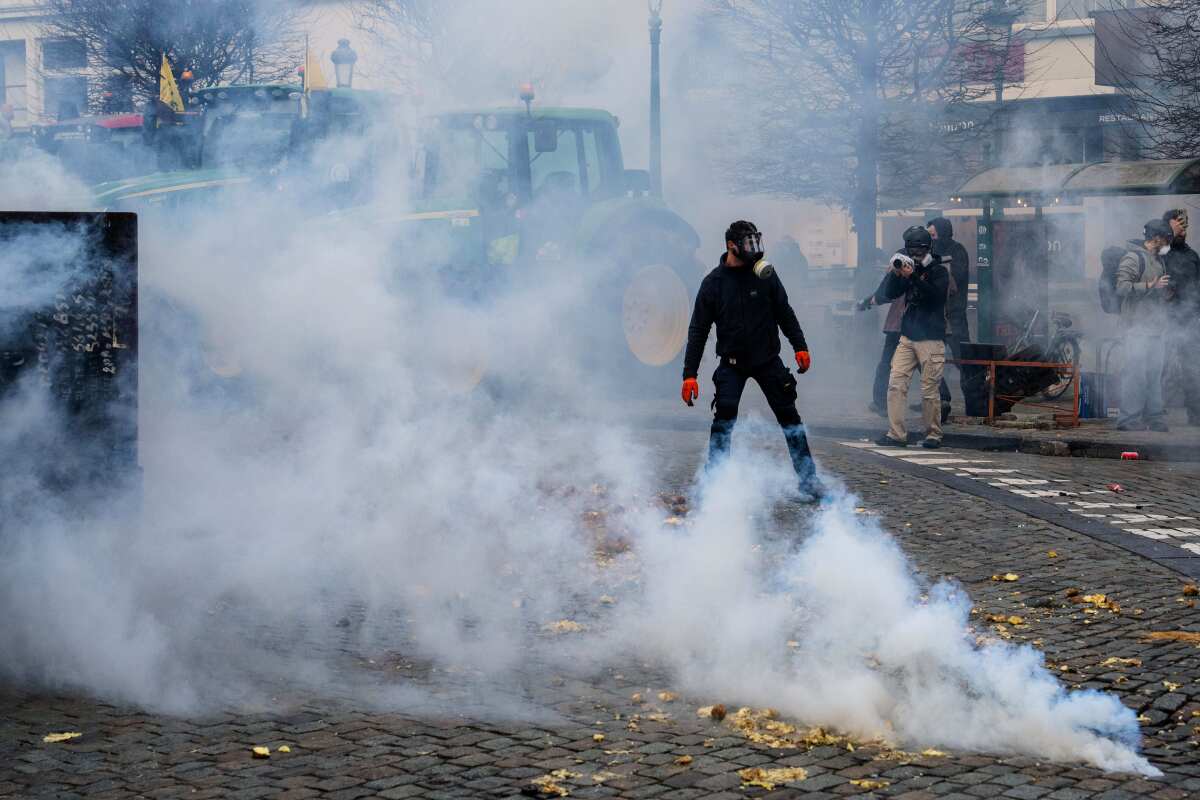 protest brusel farmári eú dymovnice slzotvorný plyn