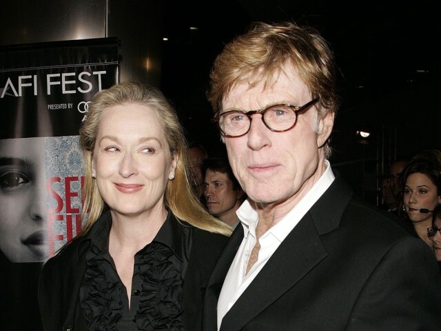 Herec a režisér Robert Redford a herečka Meryl Streep na archívnom zábere.