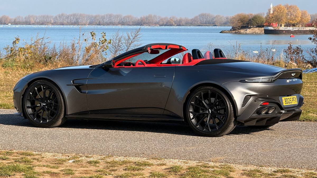 Aston Martin Vantage Roadster (2025)