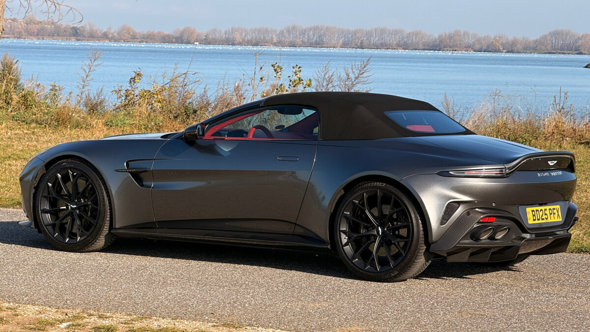 Aston Martin Vantage Roadster (2025)