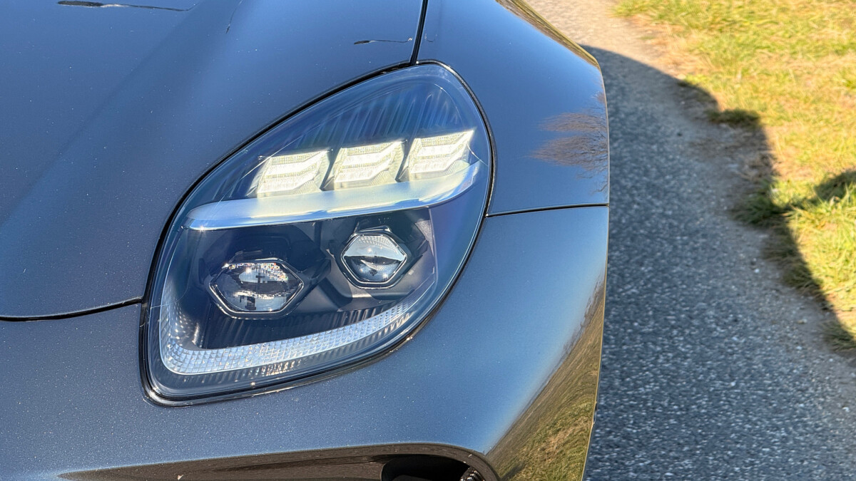 Aston Martin Vantage Roadster (2025)