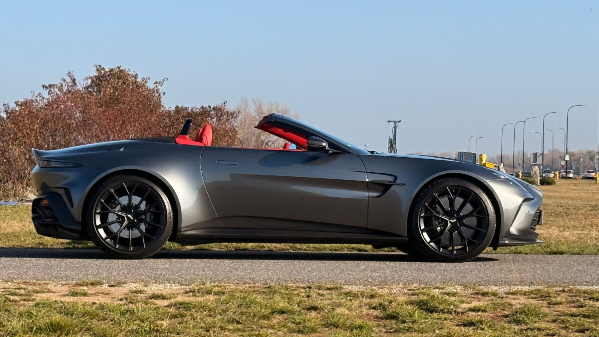 Aston Martin Vantage Roadster (2025)