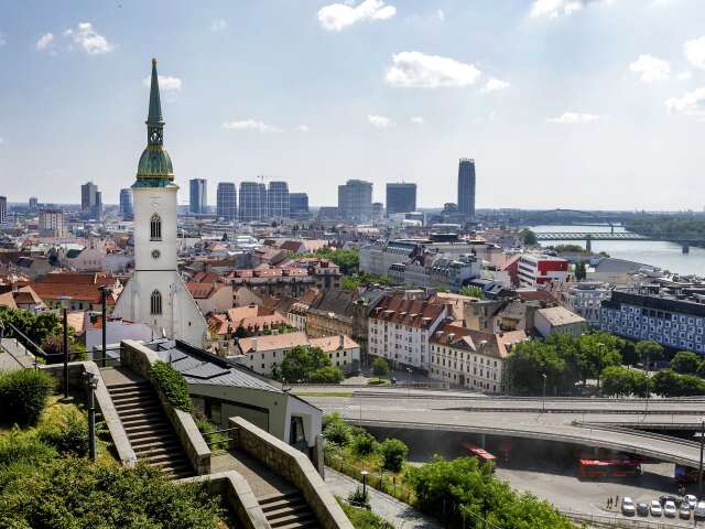 Dano Veselsky most snp a staromestska panorama-min
