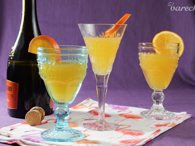 Videotip: Ostalo vám prosecco zo Silvestra a mandľový likér od Vianoc? Namiešajte si super drink