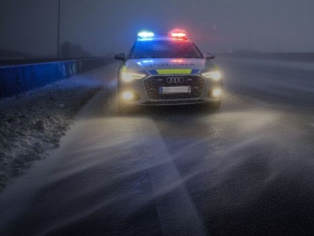 Polícia / Policajné auto /