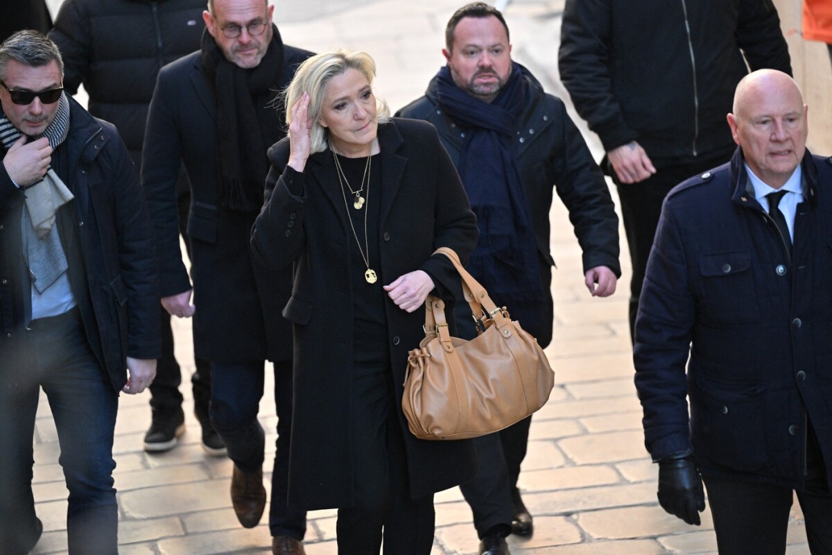 Politička Marine Le Penová prišla dať zbohom Brigitte Bardotovej. 