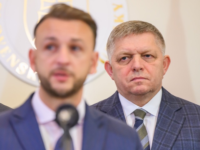 Matúš Šutaj Eštok / Robert Fico /