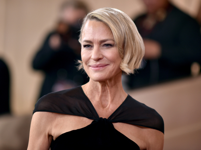 Herečka Robin Wright (59) a jej úprava na cenách Zlatý glóbus. 