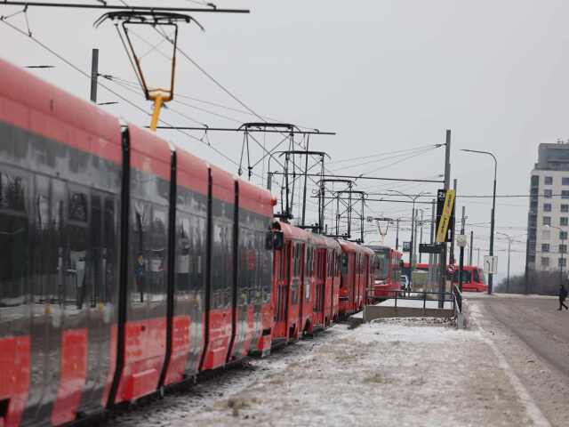 Bratislava, sneh, poľadovica, električka