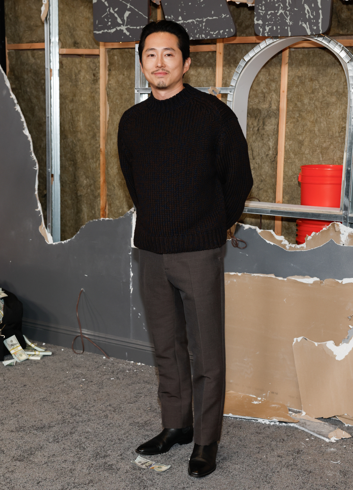 Herec Steven Yeun na svetovej premiére The Rip v New Yorku.