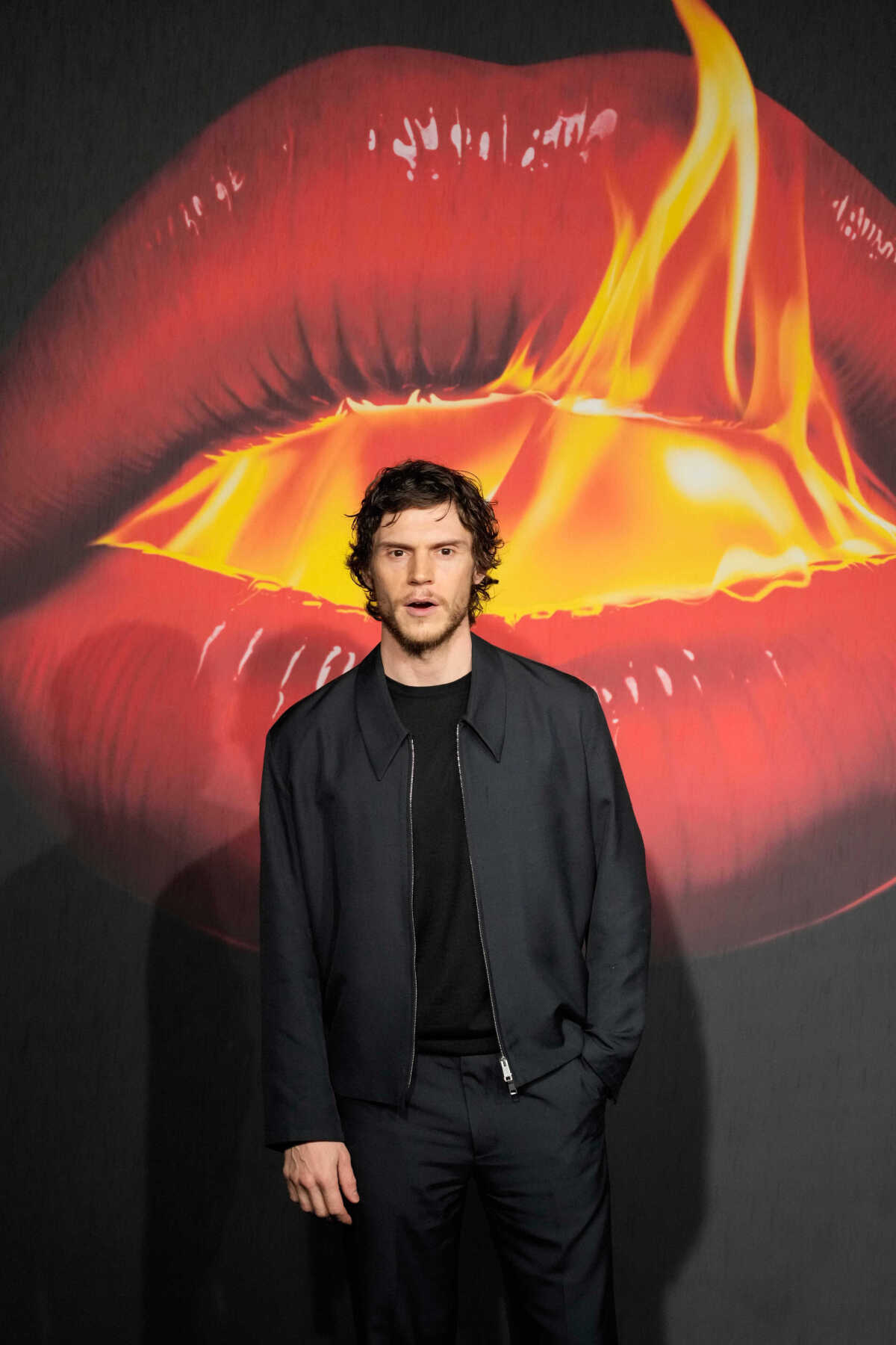 Herec Evan Peters.