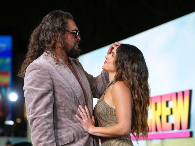 Jason Momoa a jeho partnerka - herečka Adria Arjona