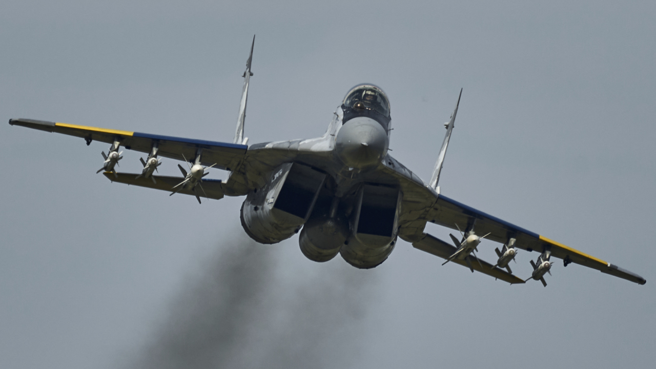 VIDEO: Chirurgická presnosť francúzskych 'kladív': stíhačka MiG-29 ...