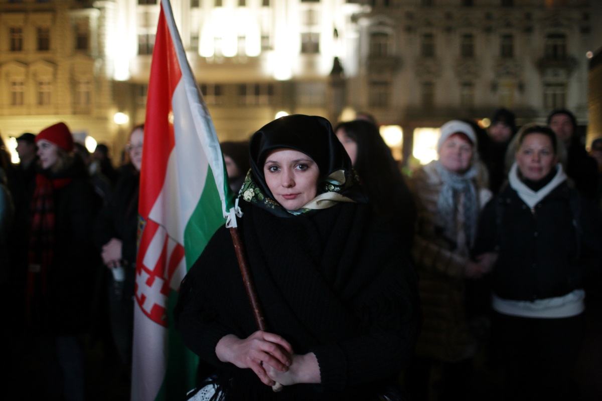 Protest / mladí Maďari / Benešove dekréty /