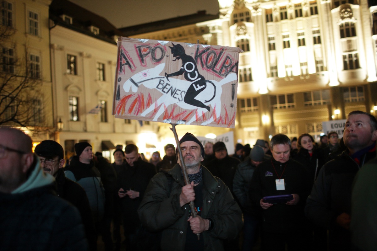 Protest / mladí Maďari / Benešove dekréty /
