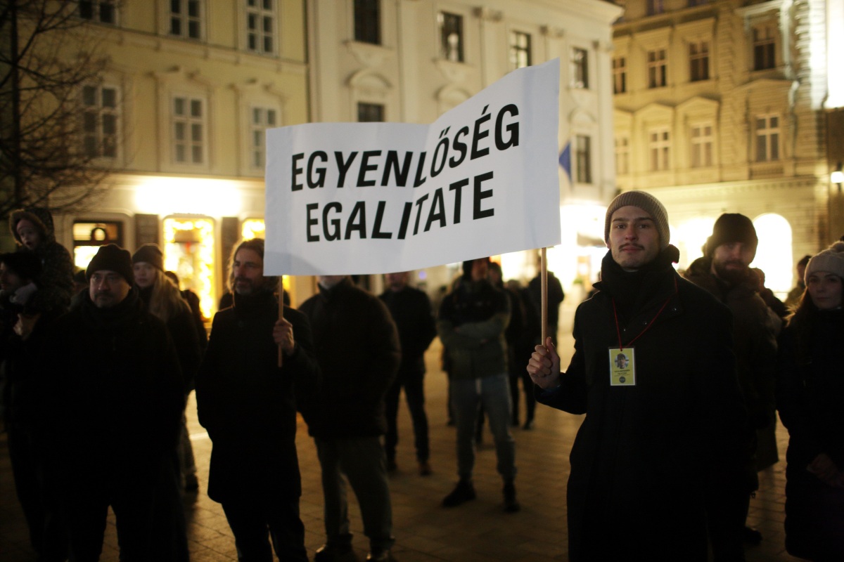 Protest / mladí Maďari / Benešove dekréty /