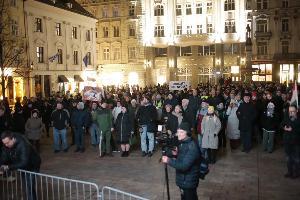 Protest / mladí Maďari / Benešove dekréty /