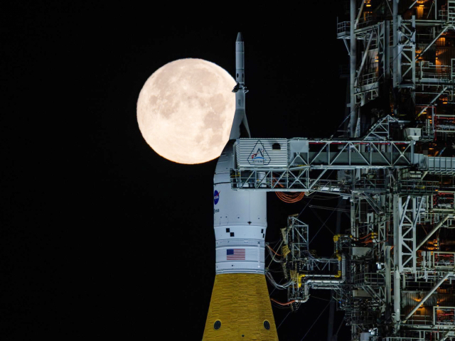 NASA Artemis raketa SLS Orion