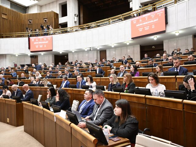 SR NRSR rokovanie odvolávanie ministri vláda BAX