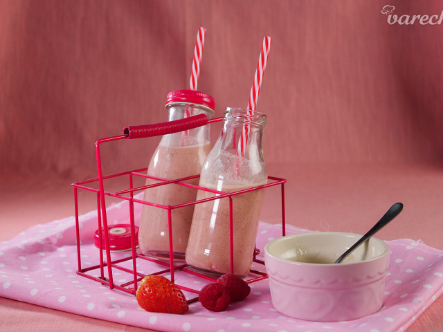 Videotip: Srvátkové smoothie s ovocím, fit nápoj hotový za minútu
