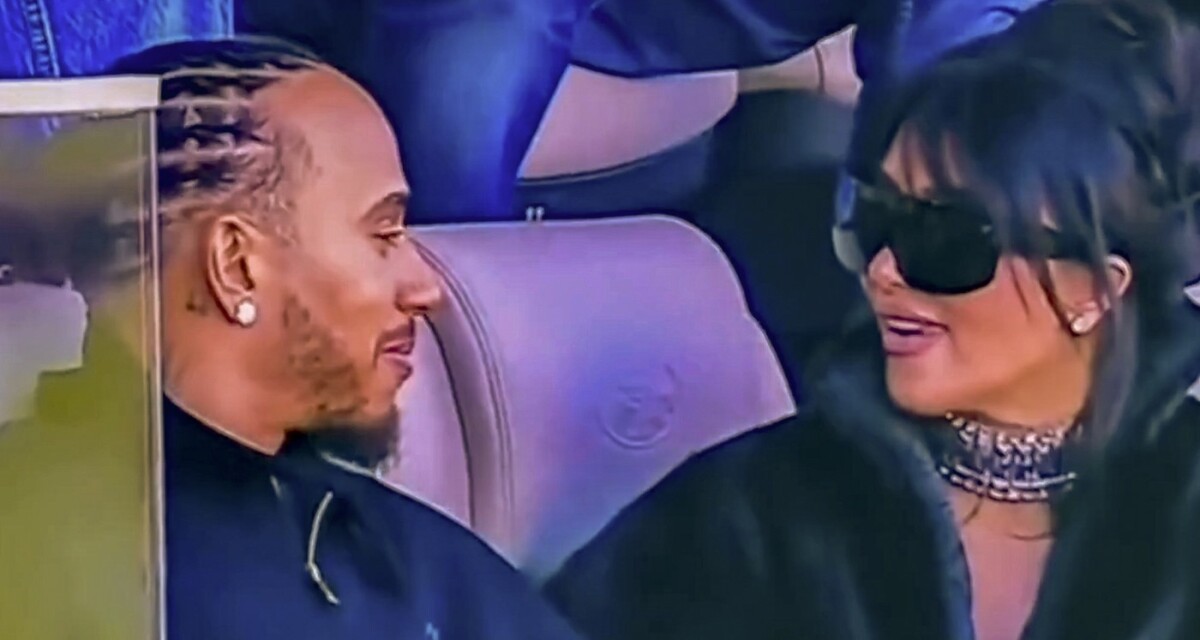 Lewis Hamilton a Kim Kardashian zachytení počas Super Bowl na kamere.