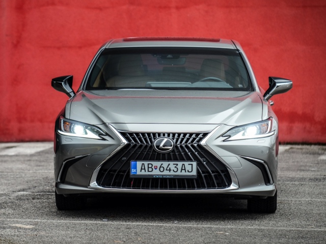 Lexus ES Legacy Edition - test 2025
