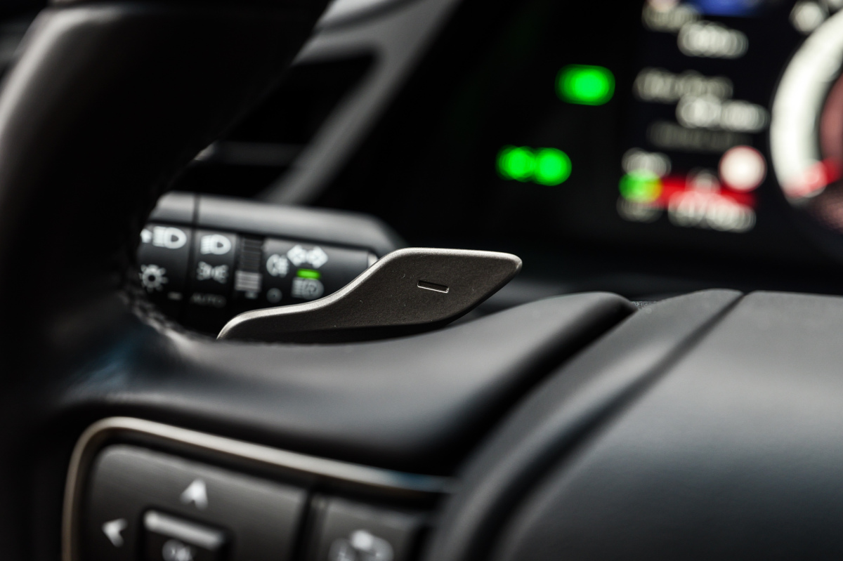 Lexus ES Legacy Edition - test 2025
