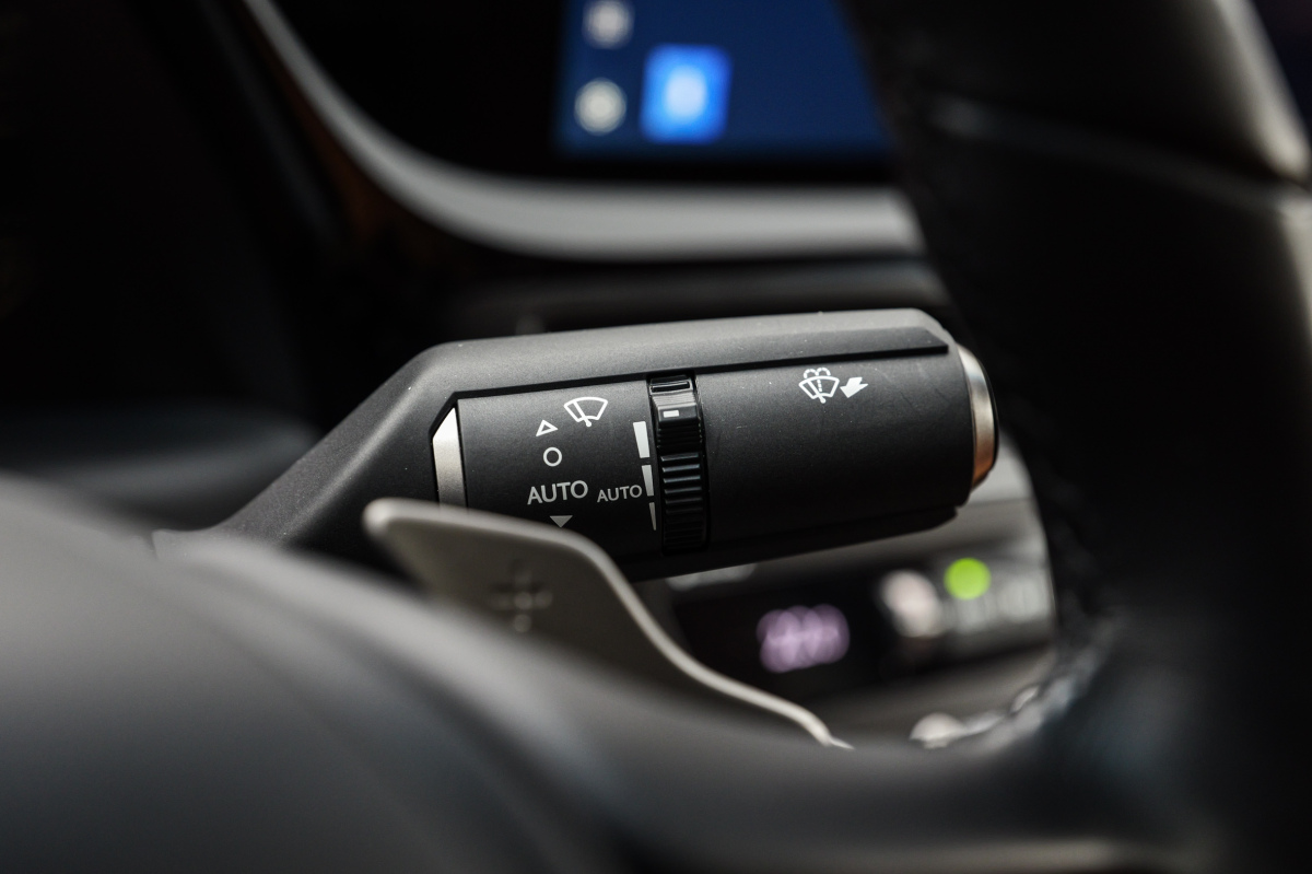 Lexus ES Legacy Edition - test 2025