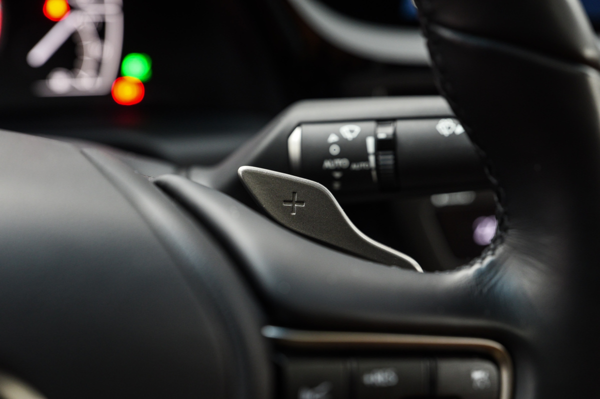 Lexus ES Legacy Edition - test 2025