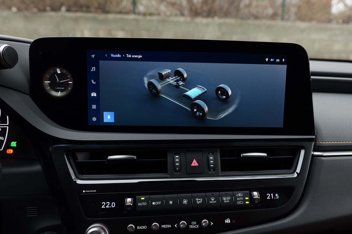 Lexus ES Legacy Edition - test 2025