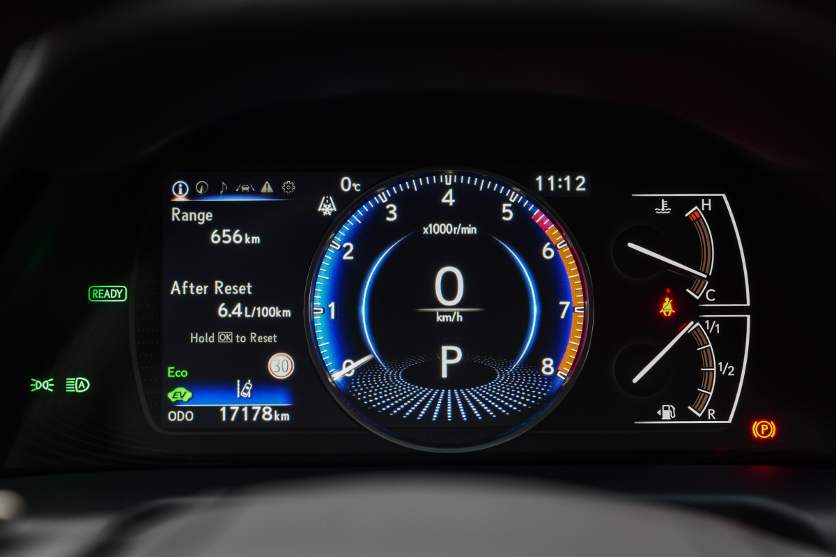 Lexus ES Legacy Edition - test 2025