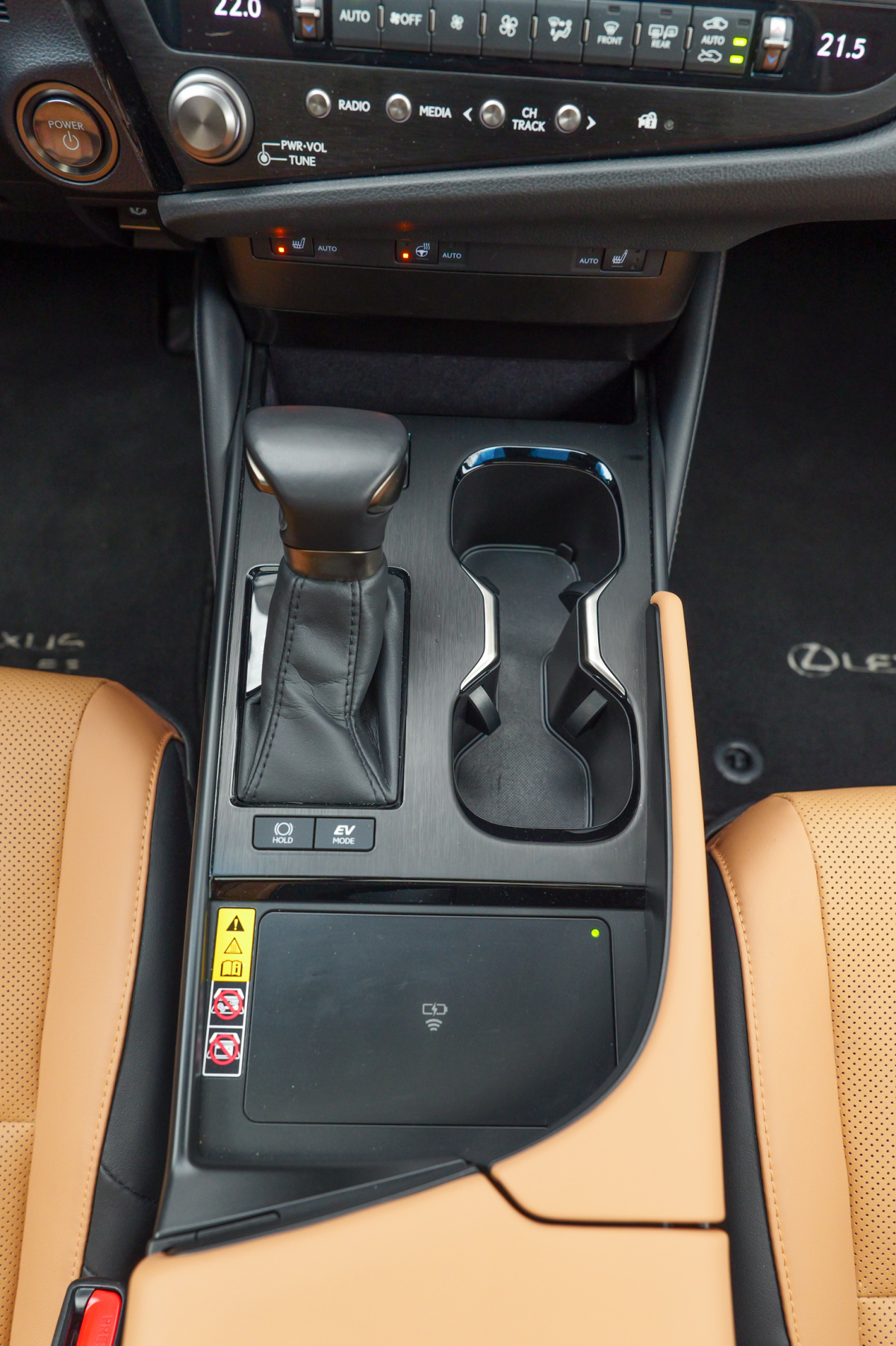Lexus ES Legacy Edition - test 2025