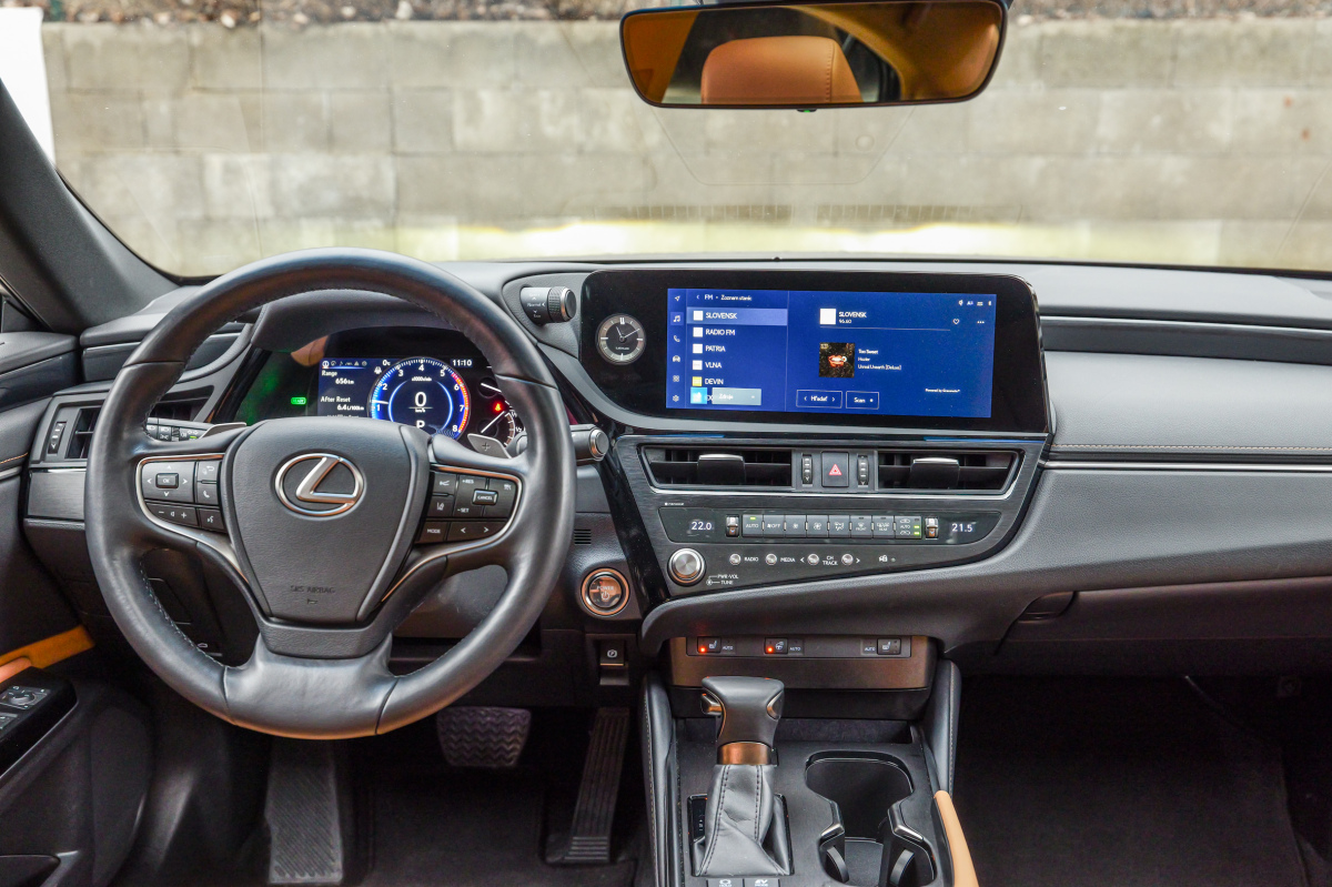 Lexus ES Legacy Edition - test 2025