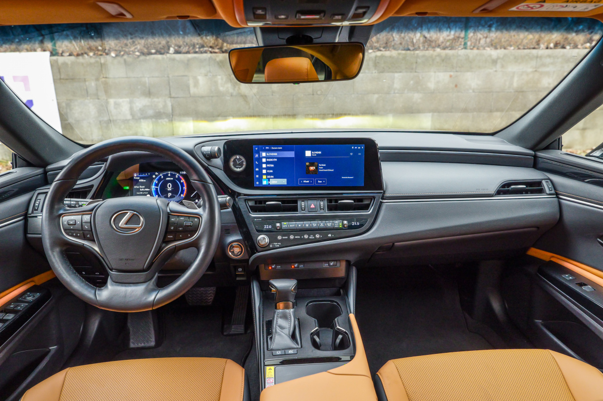 Lexus ES Legacy Edition - test 2025