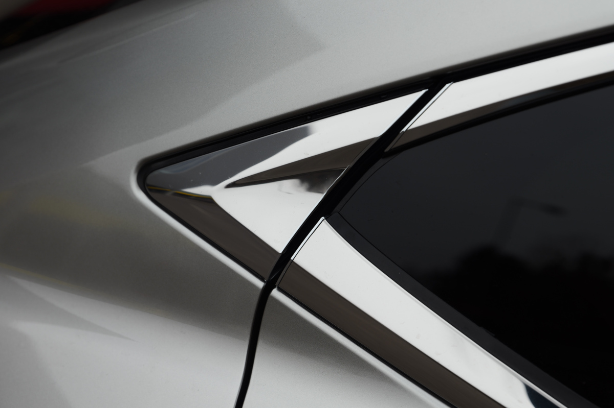 Lexus ES Legacy Edition - test 2025