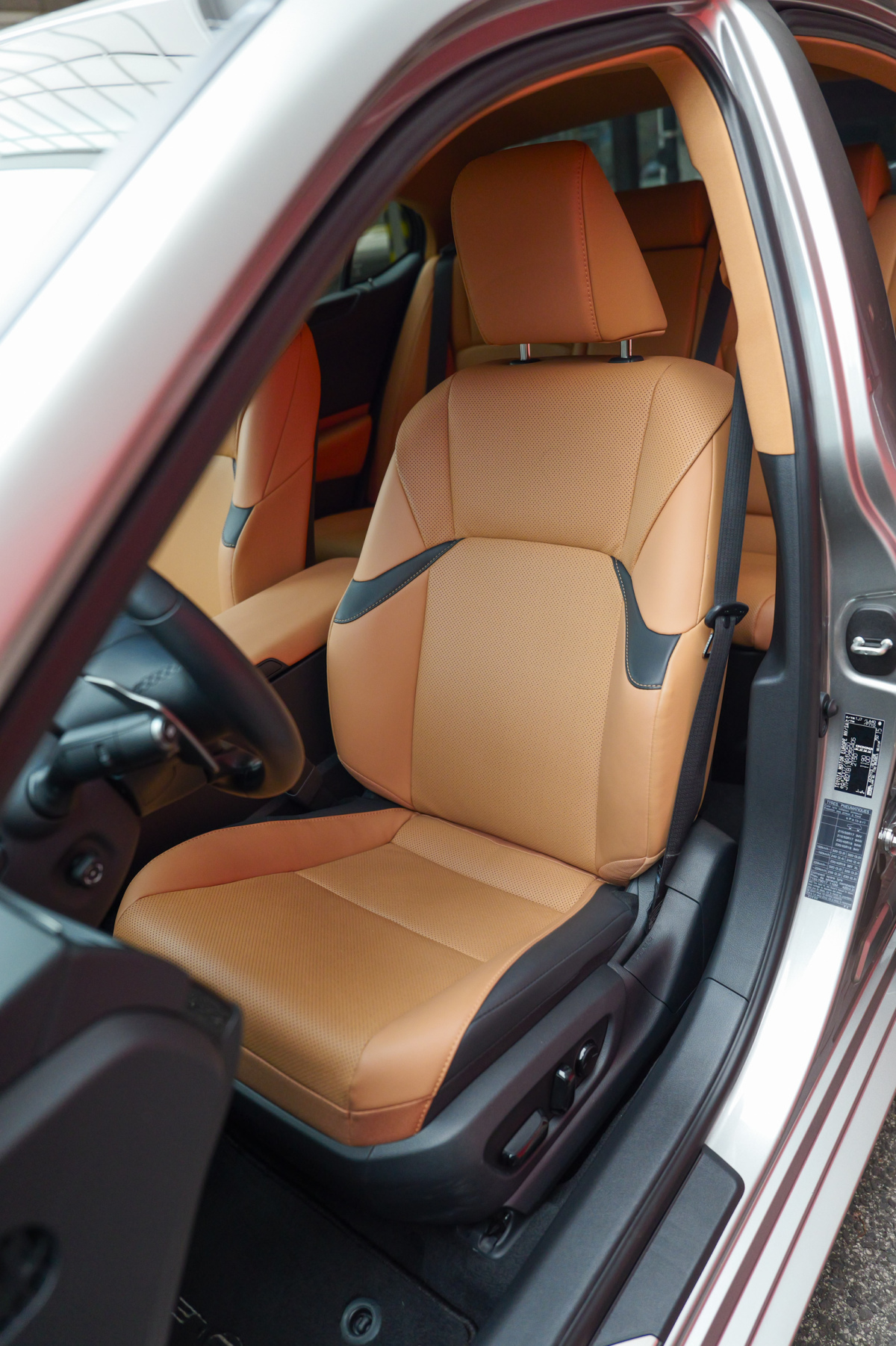 Lexus ES Legacy Edition - test 2025