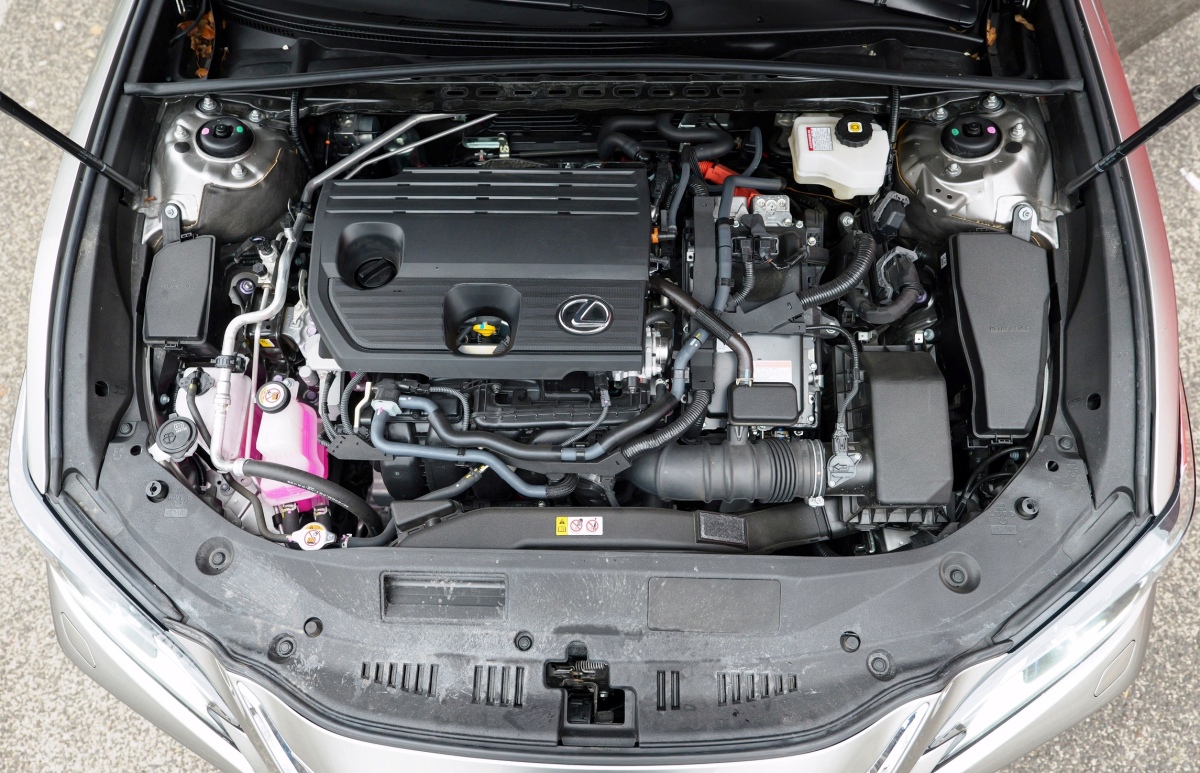 Lexus ES Legacy Edition - test 2025