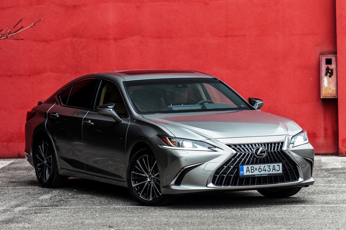 Lexus ES Legacy Edition - test 2025